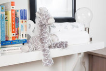 Load image into Gallery viewer, Afrique Giraffe
