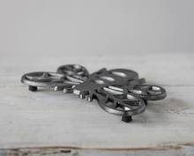 Load image into Gallery viewer, Bee Trivet
