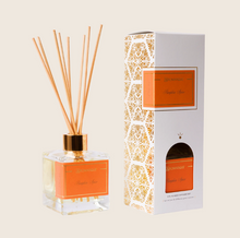 Load image into Gallery viewer, Aromatique Reed Diffuser Set