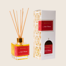 Load image into Gallery viewer, Aromatique Reed Diffuser Set