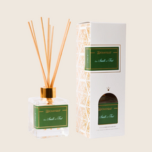 Load image into Gallery viewer, Aromatique Reed Diffuser Set