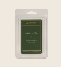 Load image into Gallery viewer, Aromatique Wax melts 2.7 oz