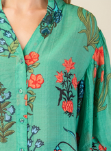 Load image into Gallery viewer, Curvy Botanical Print Blouse
