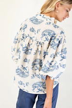Load image into Gallery viewer, Curvy Blue Print Top