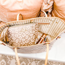 Load image into Gallery viewer, Hollis Holy Chic