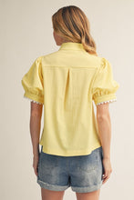 Load image into Gallery viewer, Scallop Trim Top
