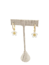Load image into Gallery viewer, Yarrow Flower Earrings
