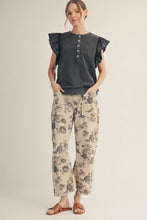 Load image into Gallery viewer, Floral Print Pants

