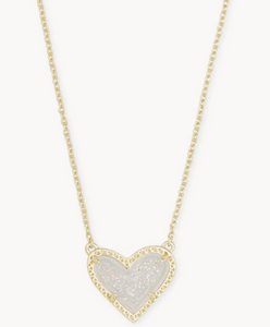 Kendra Scott Ari Heart Short Pendant Necklace in Gold