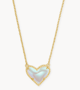 Kendra Scott Ari Heart Short Pendant Necklace in Gold