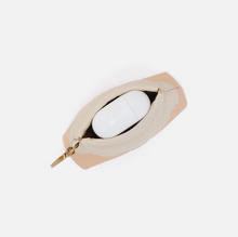 Load image into Gallery viewer, Hobo Tabby Earbud Case
