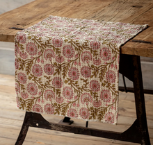 Load image into Gallery viewer, Botanical Print Towels

