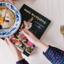 Load image into Gallery viewer, Nora Fleming Cookbook and Mini Set
