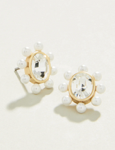 Load image into Gallery viewer, Queen  Stud Earrings

