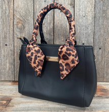 Load image into Gallery viewer, Leopard Print Scarf
