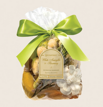 Load image into Gallery viewer, Aromatique Potpourri
