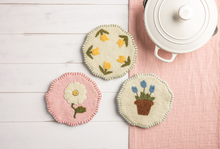 Load image into Gallery viewer, Flower Felt Trivet

