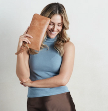 Load image into Gallery viewer, Hobo Jett Wristlet
