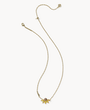 Load image into Gallery viewer, Kendra Scott Anya Flower Gold Necklace
