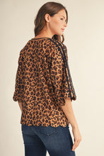 Load image into Gallery viewer, Scallop Edge Leopard Top
