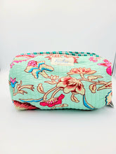 Load image into Gallery viewer, Essentials Bag Set
